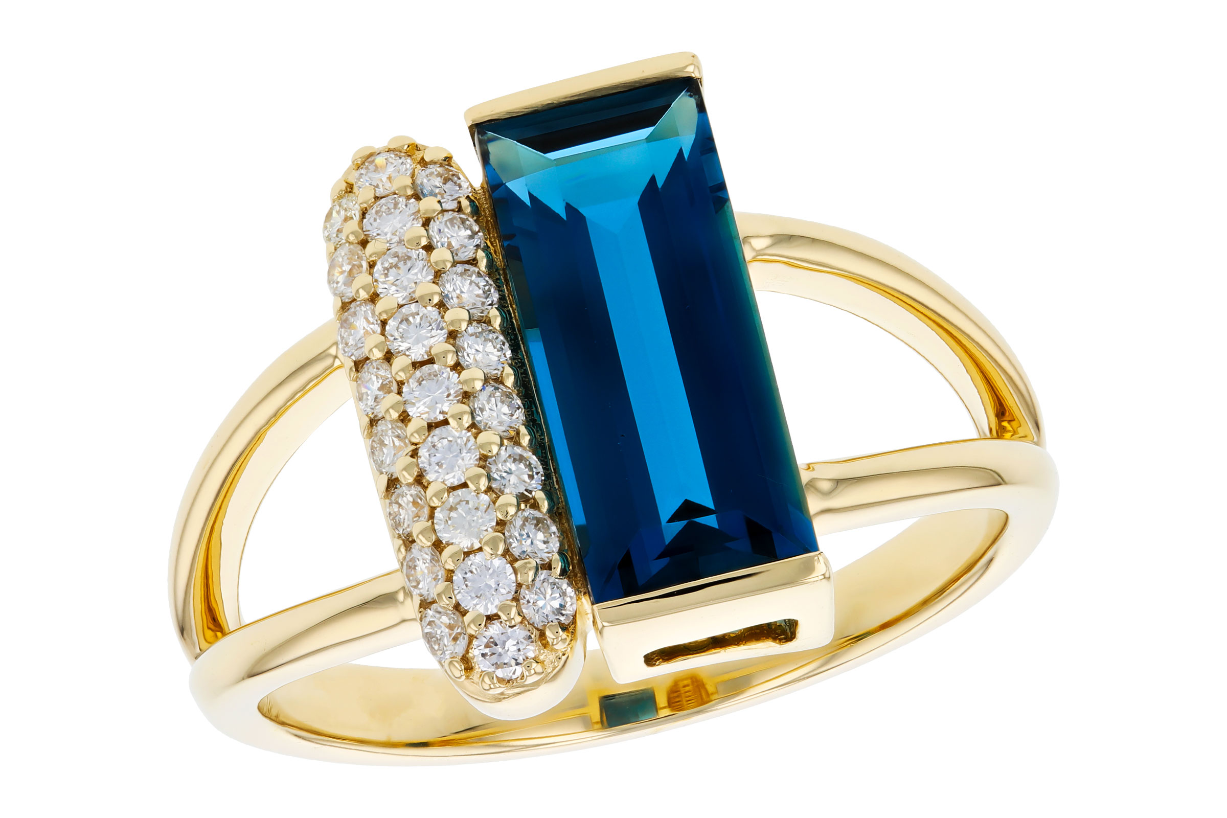 F275-65750: LDS RG 2.67 LONDON BLUE TOPAZ 2.92 TGW (12x5MM BT)
