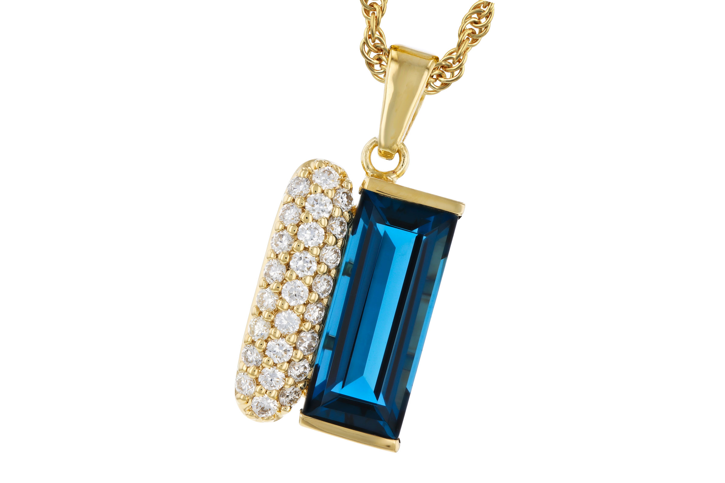 F275-65759: NECK 2.67 LONDON BLUE TOPAZ 2.92 TGW (12x5MM BT)